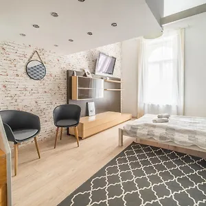 Apartment Susan Near Blaha Lujza Square 